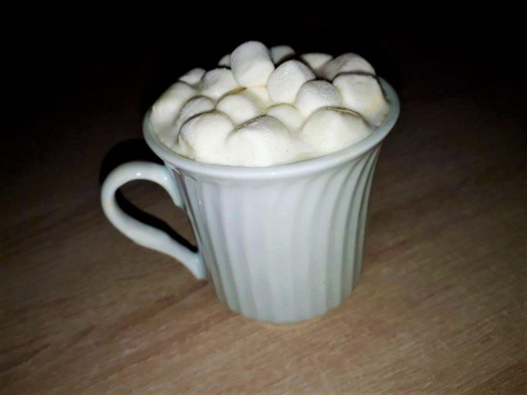 Hot chocolate with marshmallows in a mug.